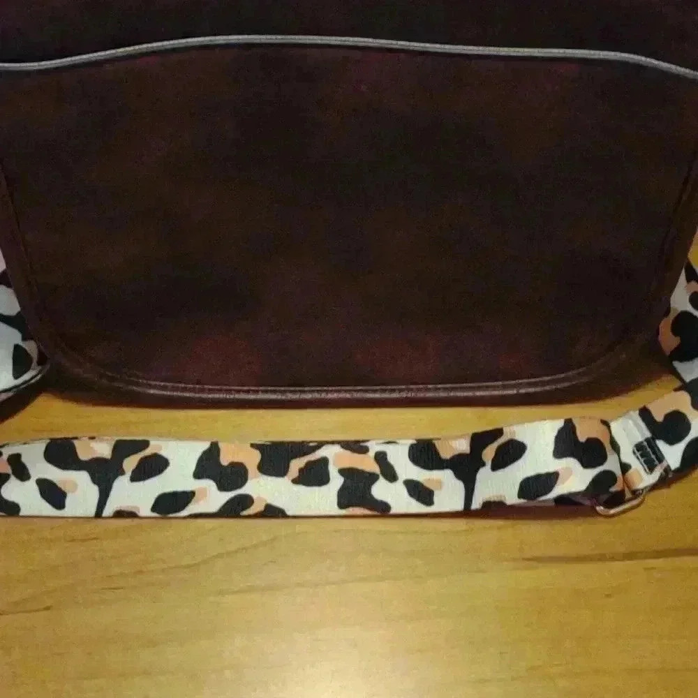 HKCLUF Vegan Leather Crossbody Bag with Guitar Straps‎ Brown - Picture 3 of 9